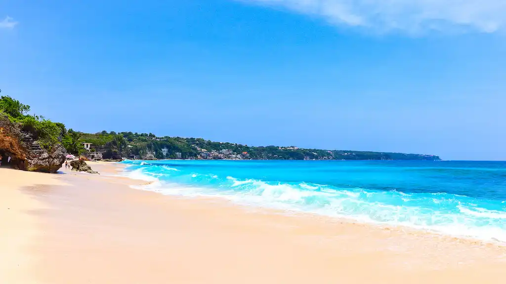 Uluwatu beach reasons why visit Bali | Passport and Stamps
