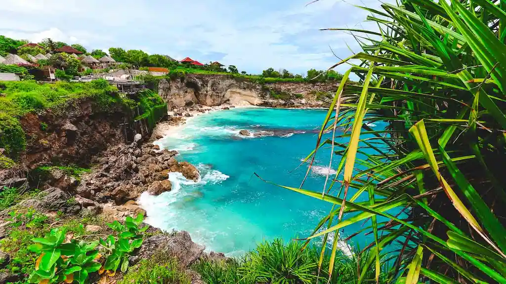 Nusa Penida Lembongan - An incredible hidden gem as a day trip from Bali | Nusa Penida vs Nusa Lembongan