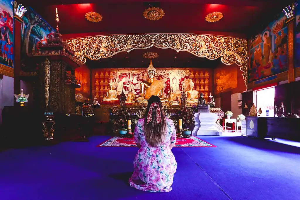 Chiang Mai 3 days itinerary - Visiting the inside of gorgeous temples