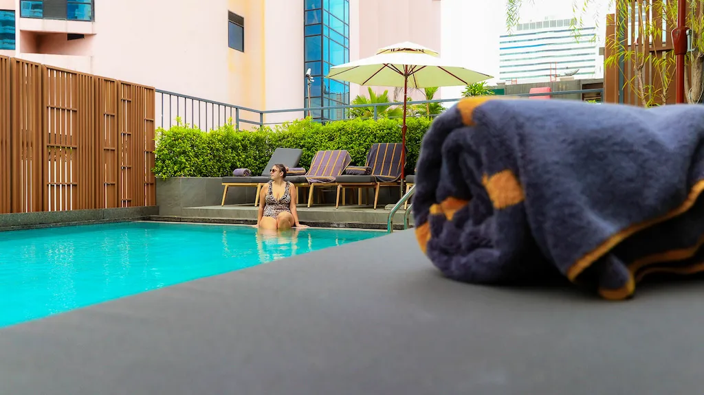 Enjoying the swimming pool in Bangkok Courtyard by Marriott Enjoying the swimming pool in Bangkok - Courtyard by Marriott