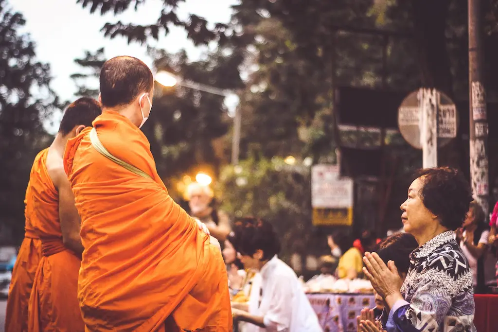 Monks Alms giving in Chiang Mai a unique experience in Asia Monks Alms giving in Chiang Mai a unique experience in Asia | Is safe to visit Chiang Mai?
