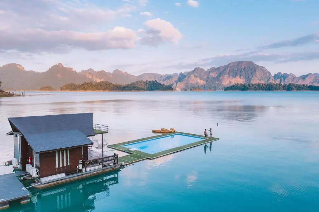 Thailand best Eco-Friendly resorts - Khao Sok National Park floating appartment