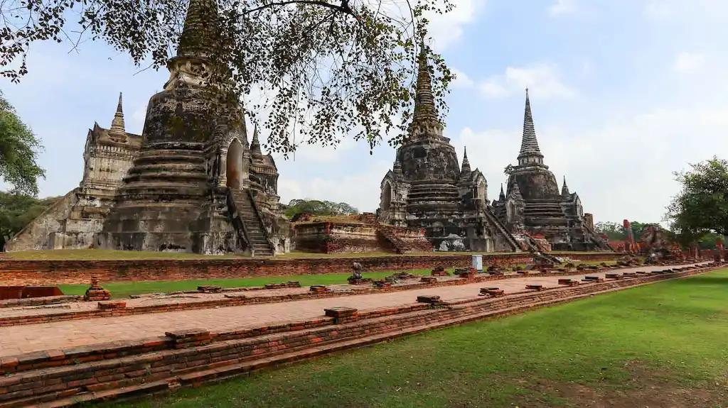 Ayutthaya temples on the weekend