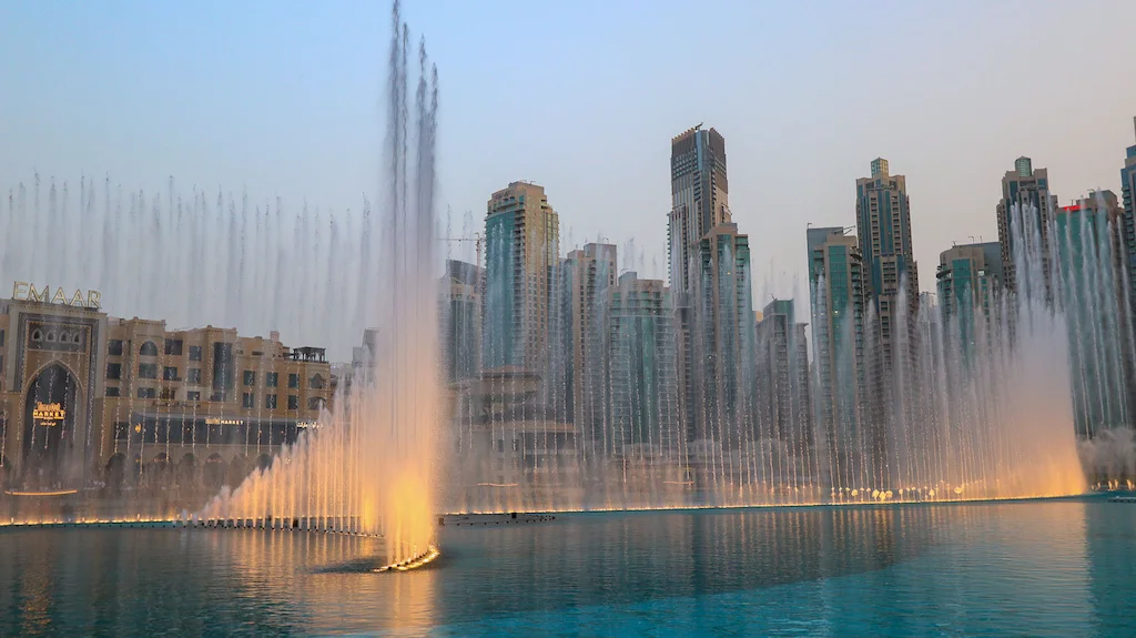 Dubai fountain show - Pros and Cons of visiting Dubai