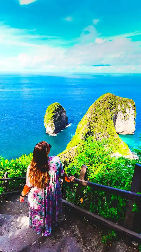Kelingking Beach Nusa Penida - Bimba walking down the stairs to reach the beach