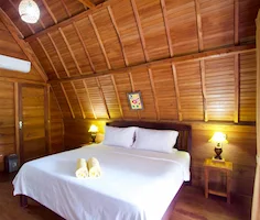 Nusa Penida Pudak Nature Accommodation The pool at Castaway hostel in Bali