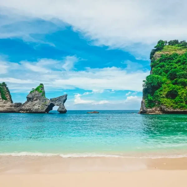 The beautiful view of Athu Beach in Nusa Penida