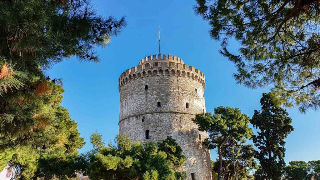 Thessaloniki white tower in the city centre - Is Thessaloniki worth visiting