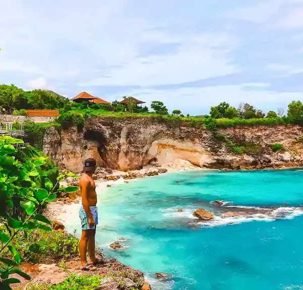 The coastline of Nusa Lembongan is amazing with cliff views insane
