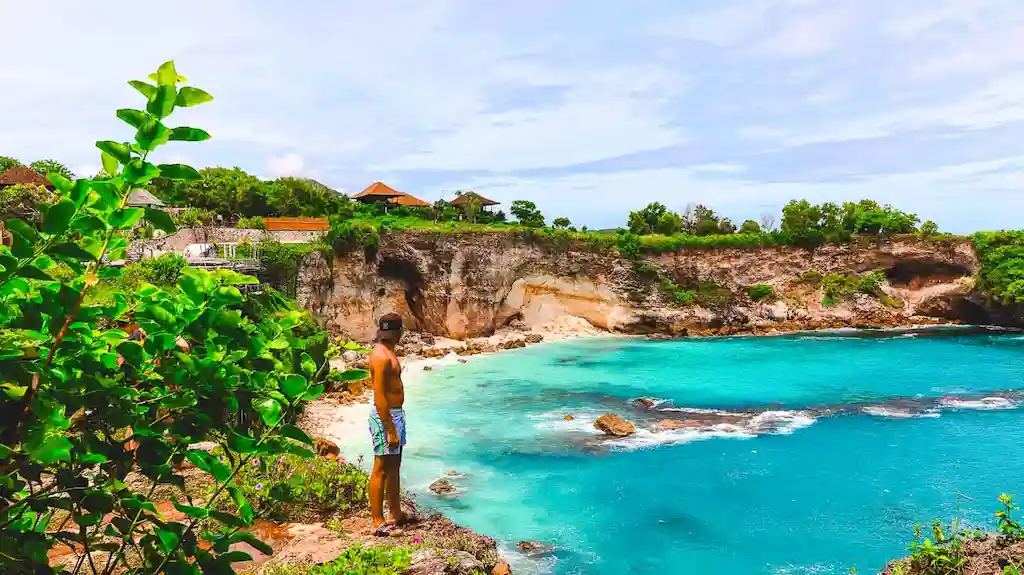 The coastline of Nusa Lembongan is amazing with cliff views insane
