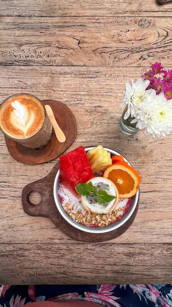 Best cafes in canggu for smoothie bowls