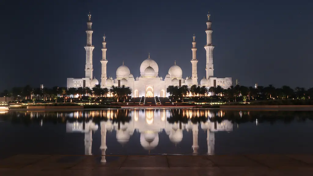 Dubai Grand Mosque, known also as the White Mosque of Abu Dhabi at night