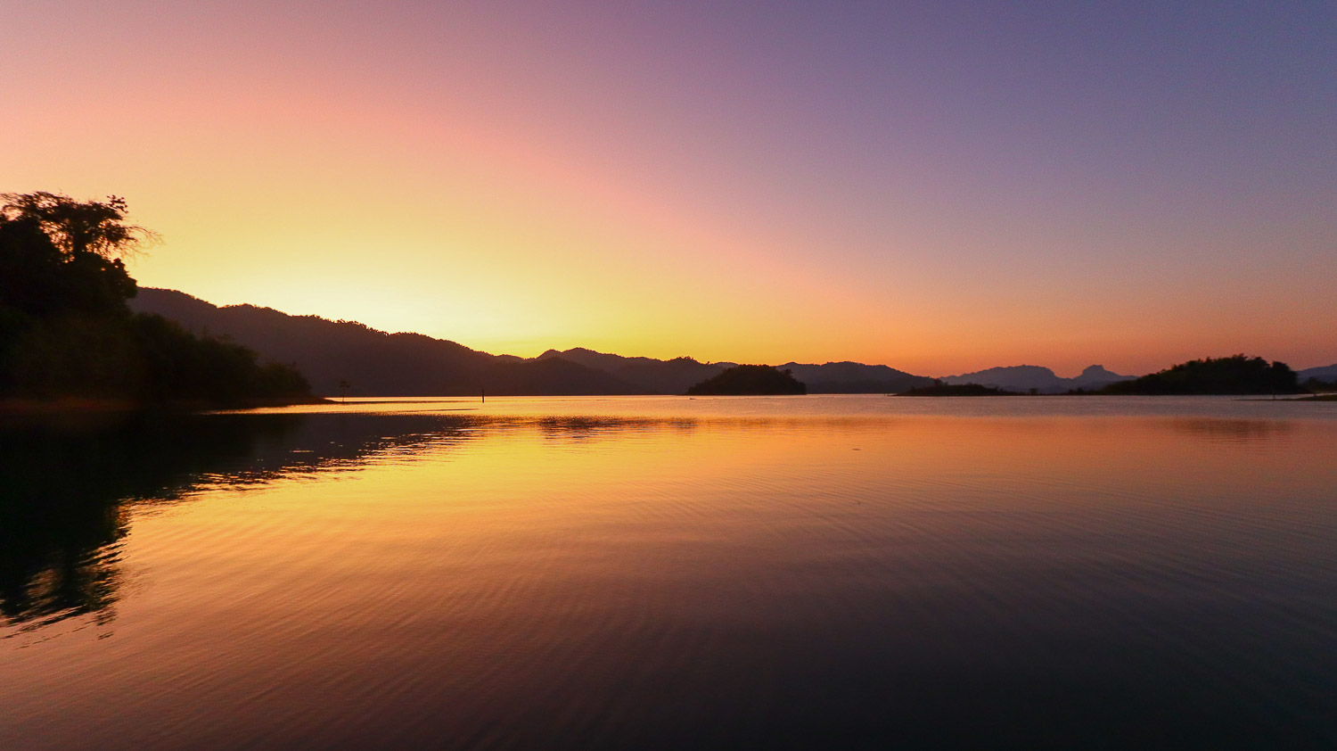 Sunset at Khao Sok Lake during our Khao Sok itinerary 