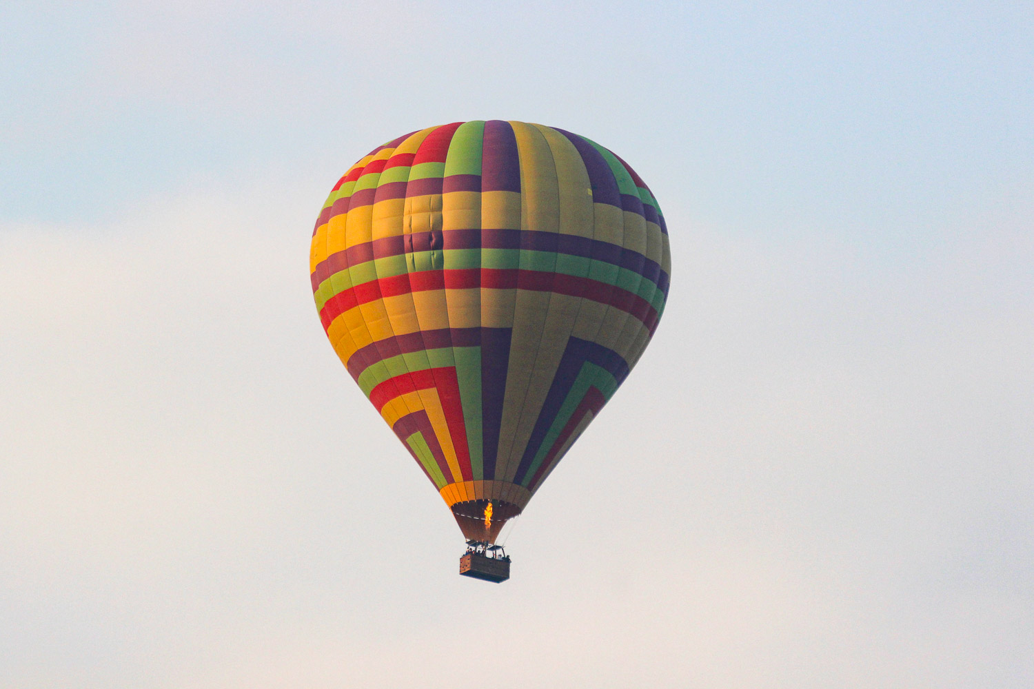 Hot air balloon experience in Vang Vieng Hot air balloon experience in Vang Vieng