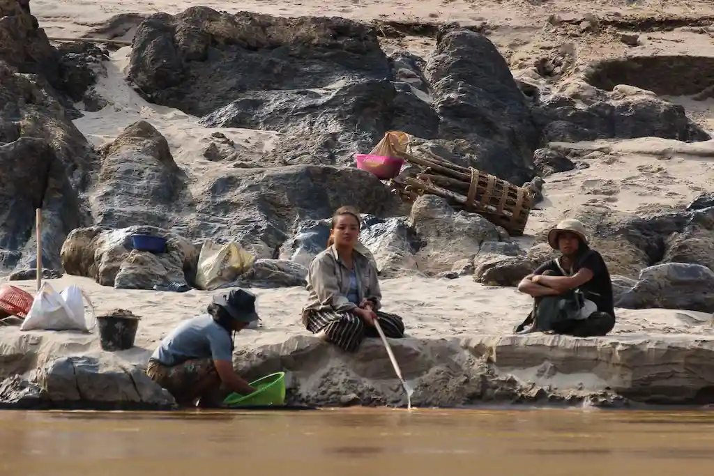 Pak Beng to Luang Prabang river photos from the slow boat