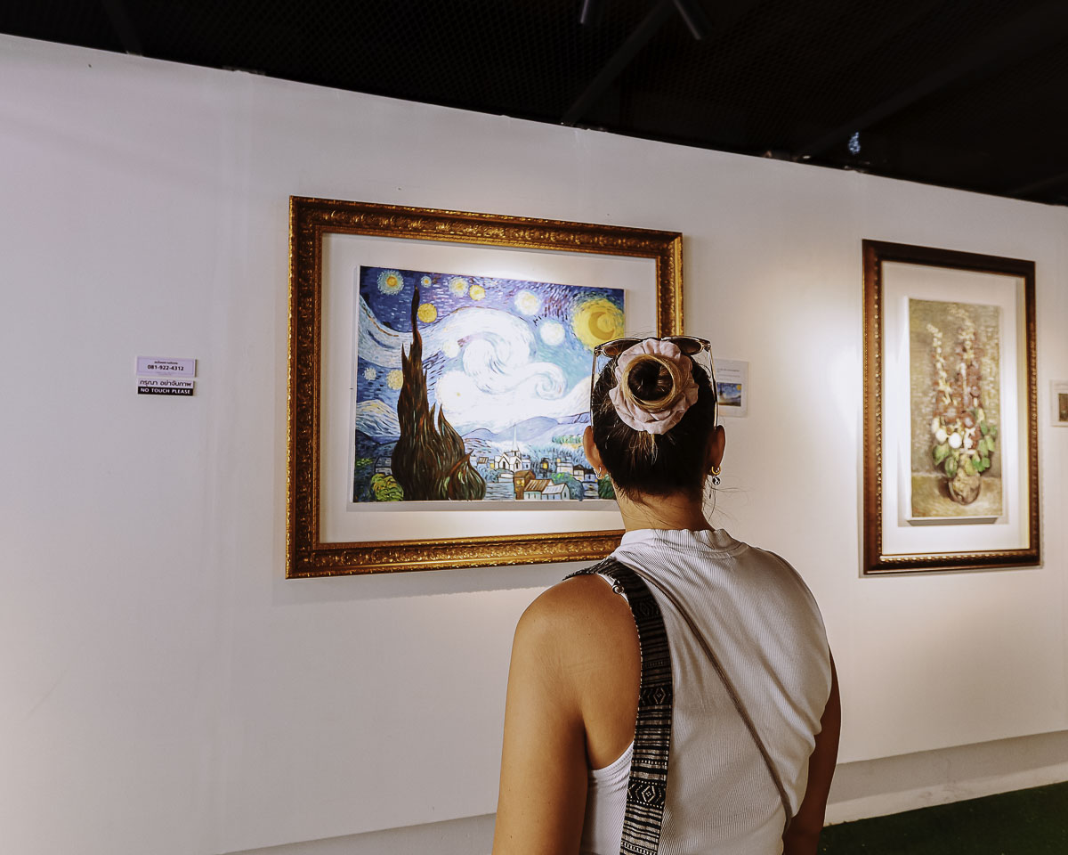 Tars Unlimited Art Gallery Song Wat Road Bangkok Ale viewing Van Gogh Starry Night reproduction in a Chinatown gallery.