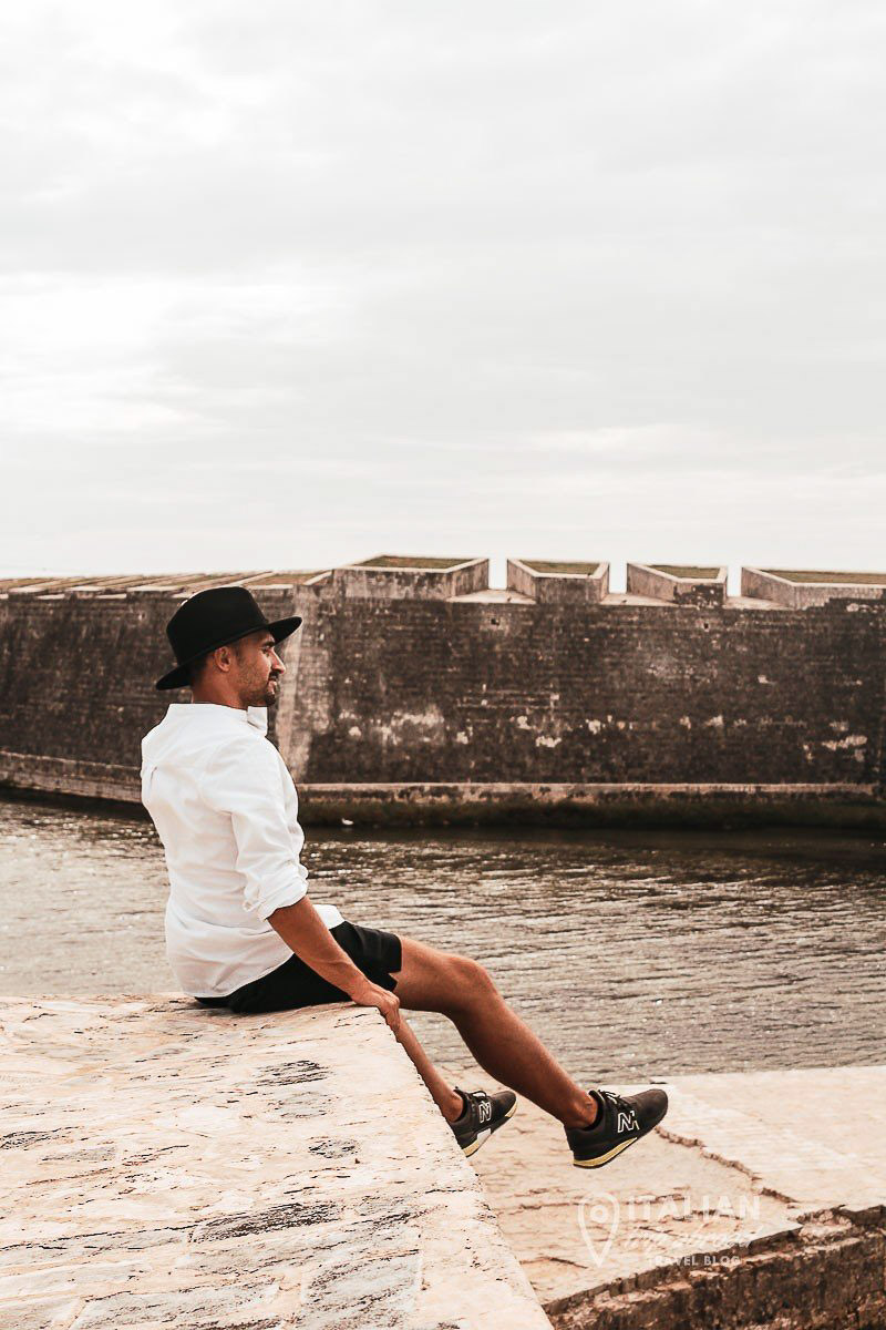 Toti admiring the view of Jaffna fort Toti admiring the view of Jaffna fort
