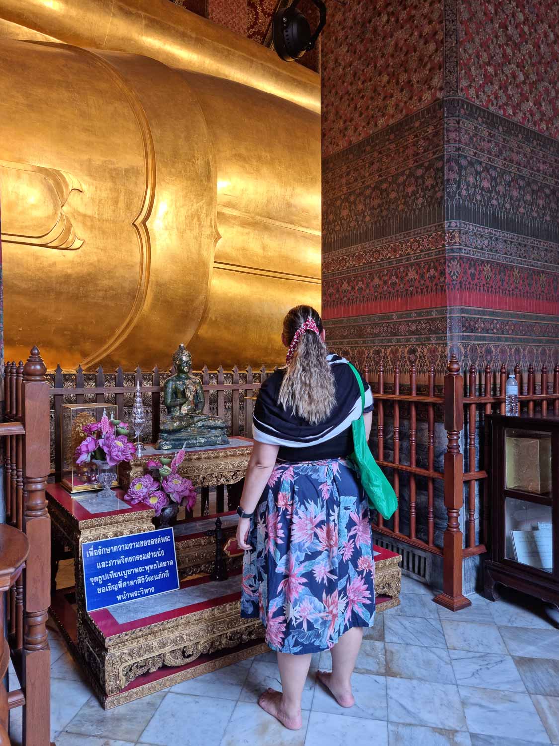 20221113 132519 Bimba admiring the stunning Reclining Buddha Statue Wat Pho