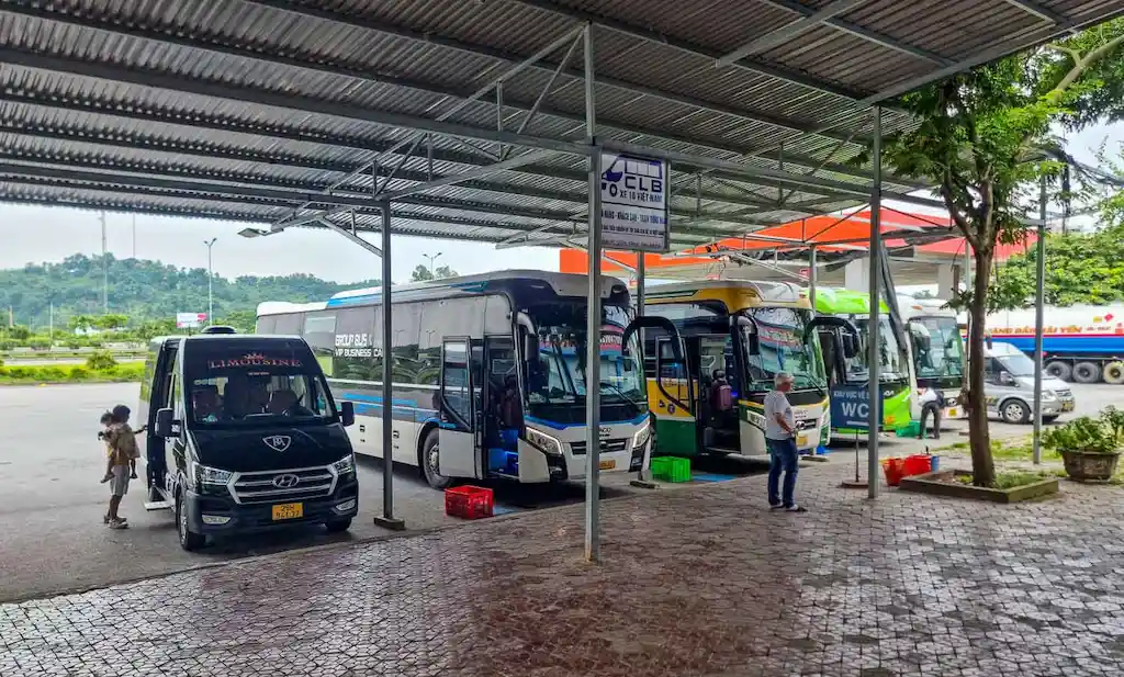 Bus stop along the way from Hanoi to Sapa by Bus Bus stop along the way from Hanoi to Sapa by Bus