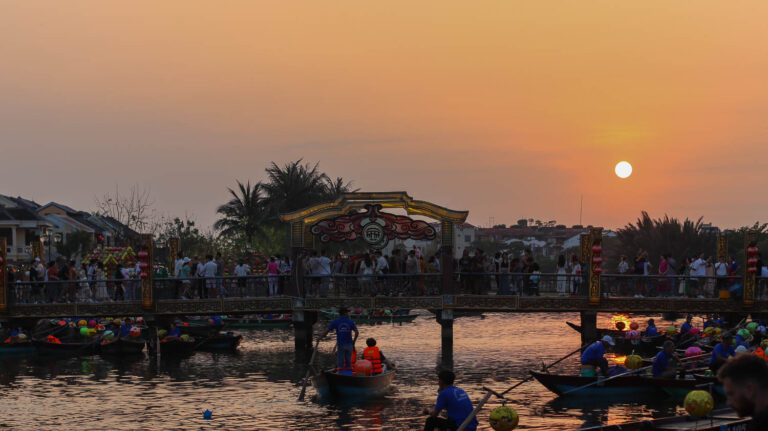 Sunset in Hoi An Sunset in Hoi An | best area to stay in Hoi An Vietnam