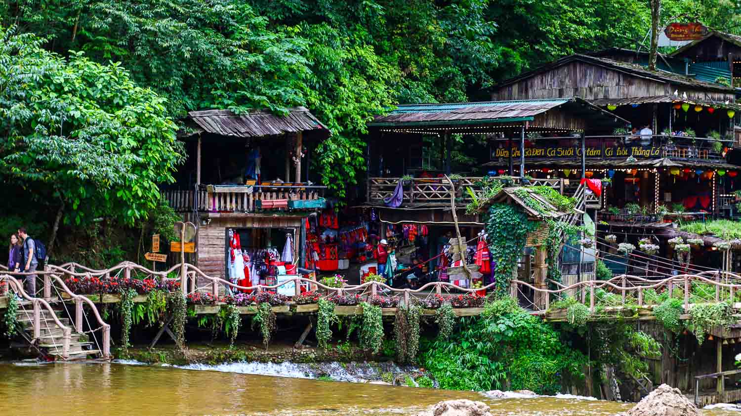 Visiting Cat Cat village in Sapa