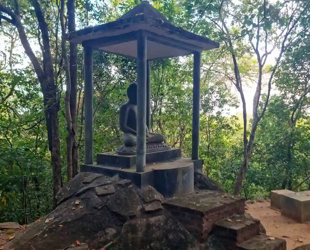 Buddha statue during the path while hiking Pidurangala