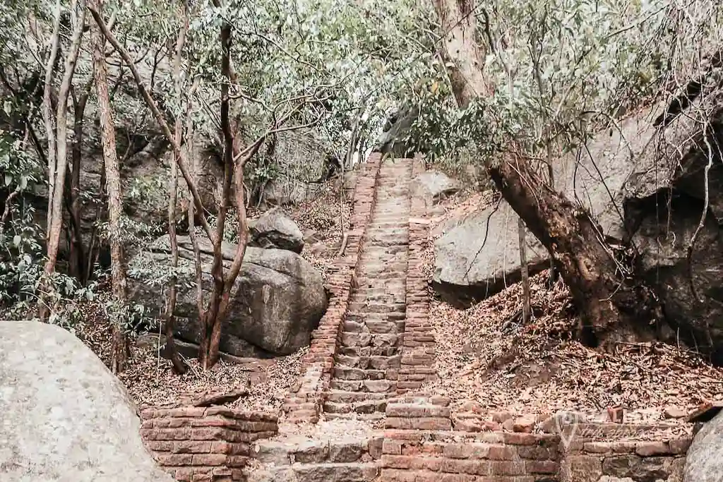 The path hiking Pidurangala The path hiking Pidurangala