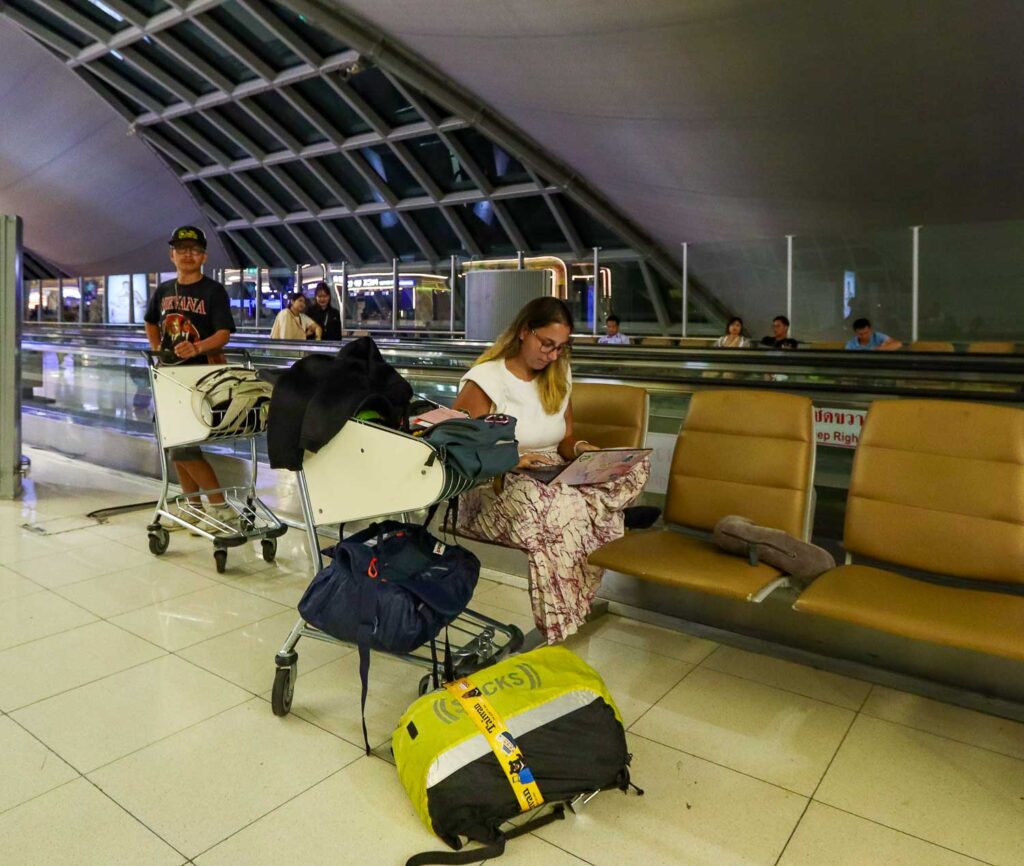 Singapore Airport overnight flight delay and Singapore layover visit