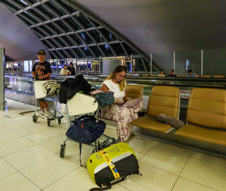 Singapore Airport overnight flight delay and Singapore layover visit