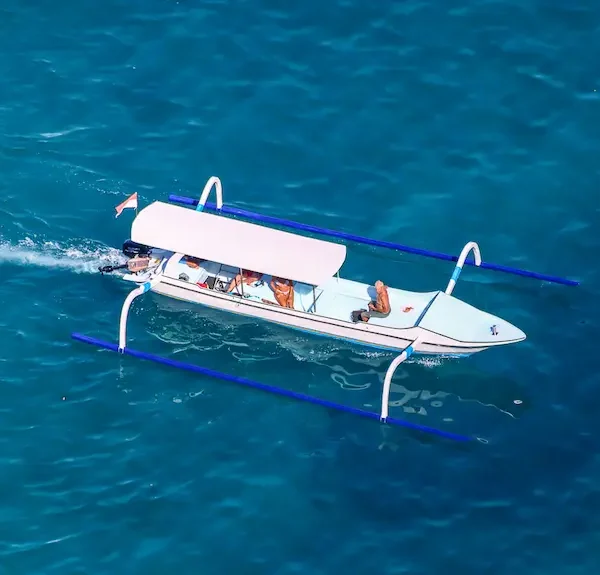 A boat with tourists for a tour of Nusa Penida and snorkelling around