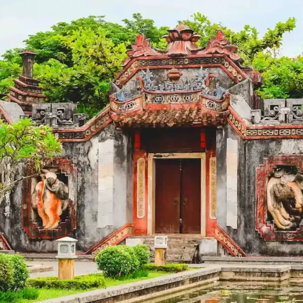 The gate of Ba Mu Temple in hoi an