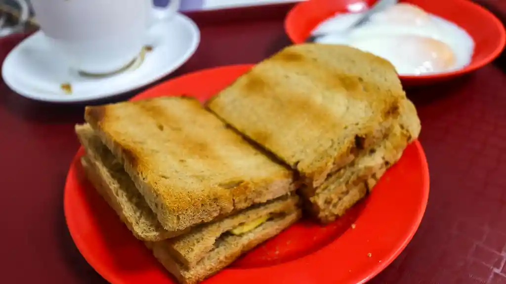 Trying-the-kaya-toast for breakfast in Singapore