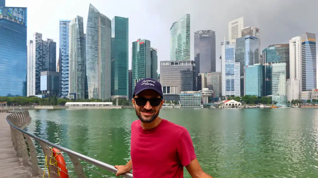 Toti headshot view of Singapore Toti headshot with an amazing view of Singapore | Is Singapore worth visiting