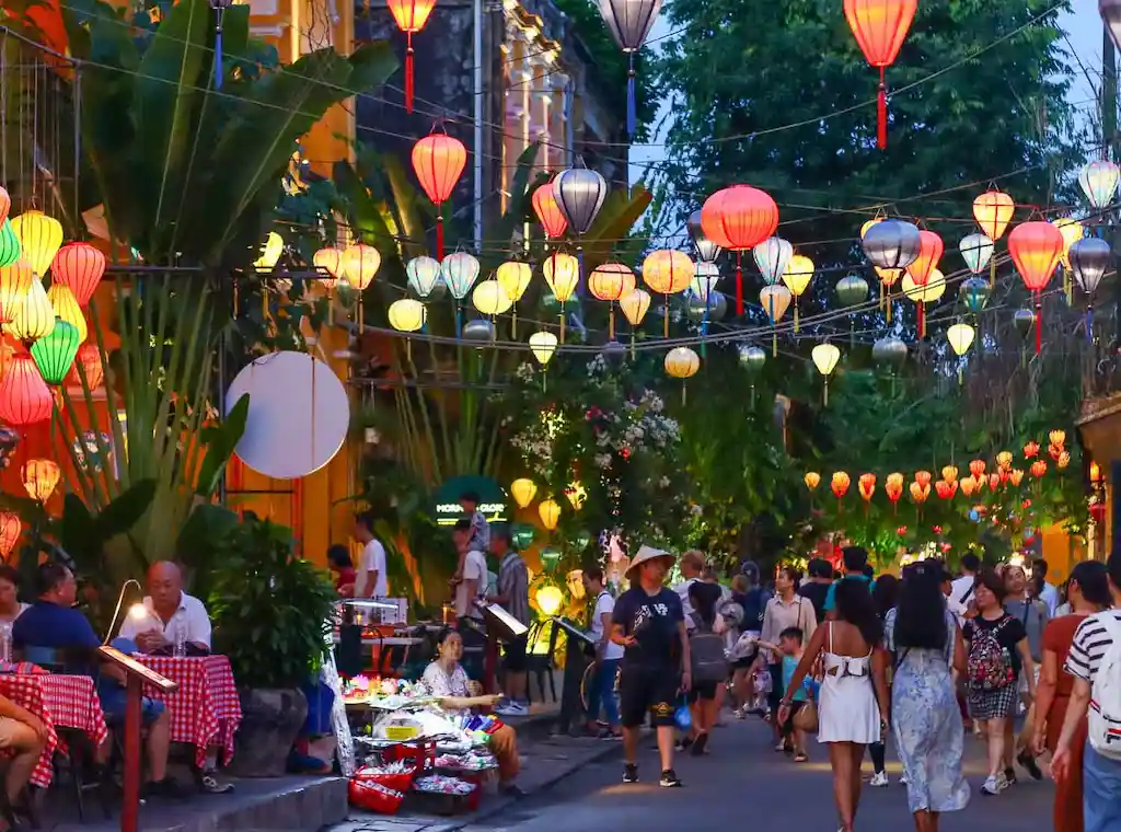The night market and the busy streets of Hoi An at night are one of the cons of staying in the old town