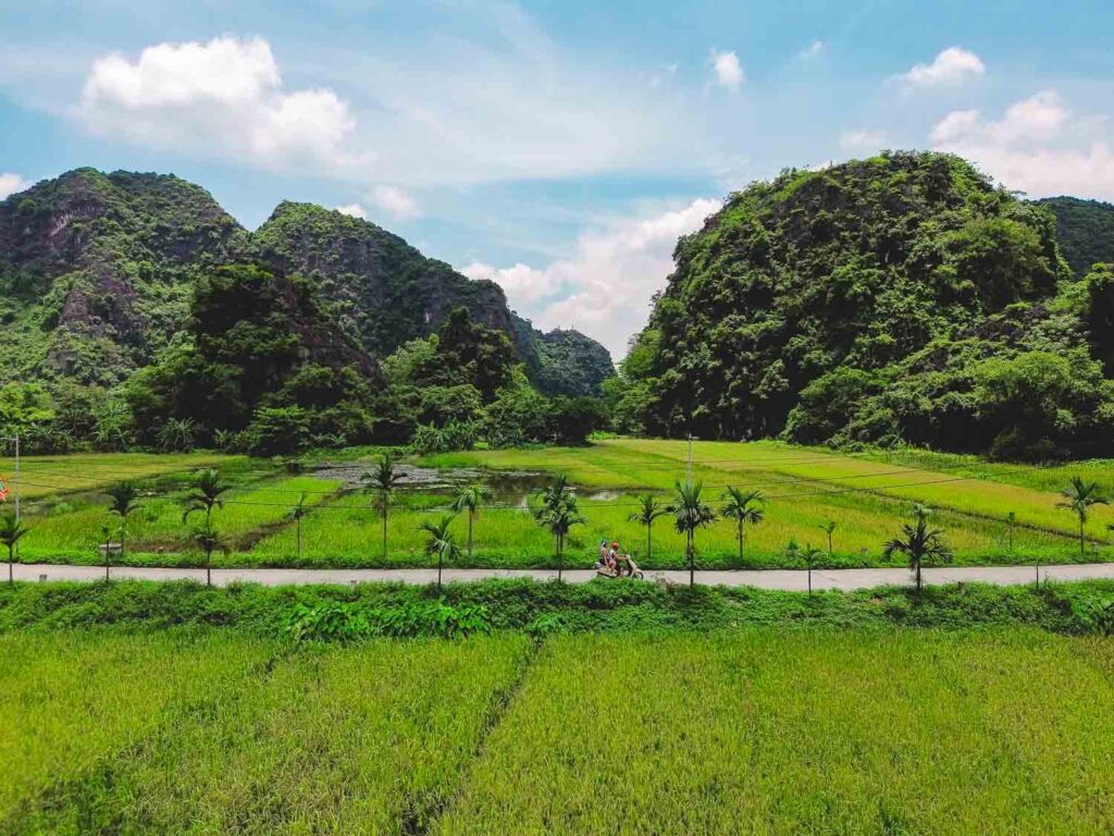Toti and Ale on a scooter in Ninh Binh in Vietnam