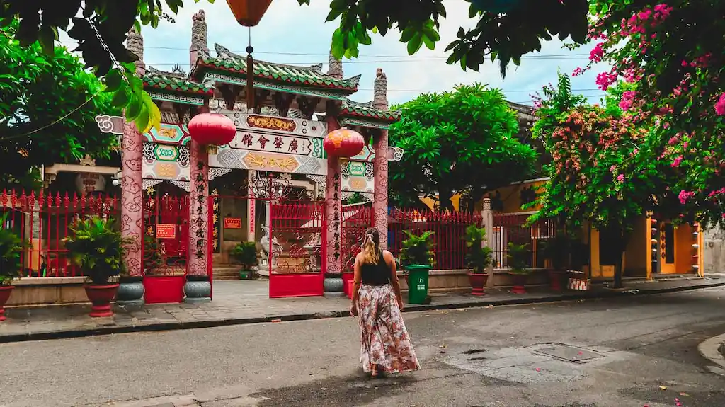 Chinese temples in Hoi An are our favourite things in an itinerary of hoi an