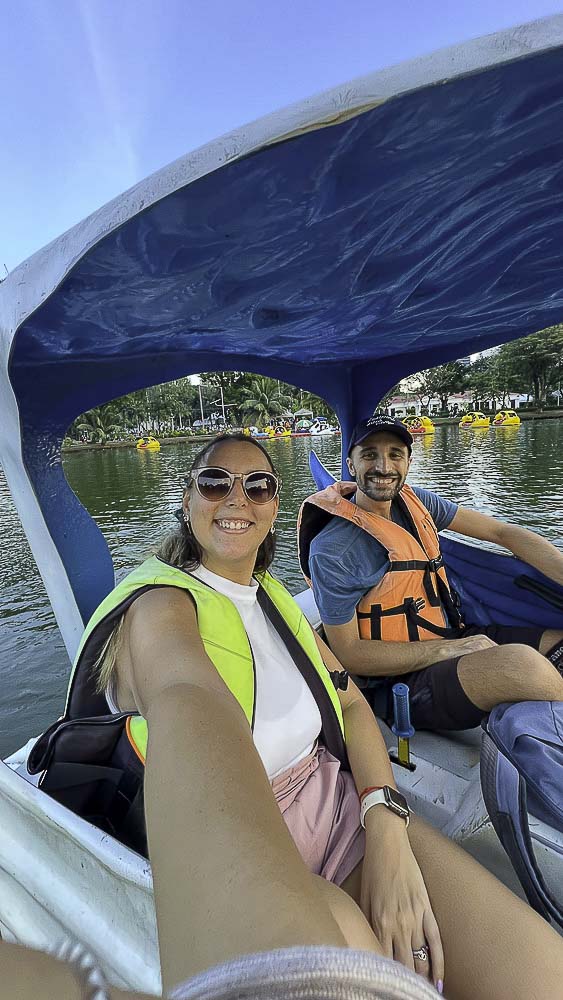 Toti and Ale on board of the swan boat in Lumphini Park Bangkok
