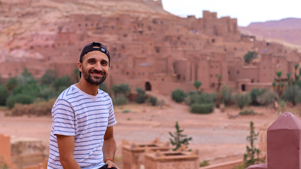 Backpacking in Morocco - Toti enjoying the view from AIt Benhaddou