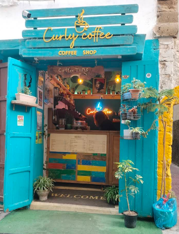 Curly coffee was the cheapest cafe we found in Essaouria, and we were attracted by the bright colours and low stools at the entrance. We stayed for the strong wifi and friendly cat.