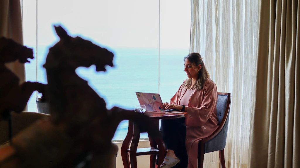 Working from our Colombo Hotel in Sri Lanka - The lounge at Taj Samudra was perfect, and wifi in the Capital is stable