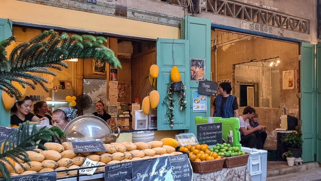 Unique Wanjai Cafe in Song Wat - Trying a mango sticky rice