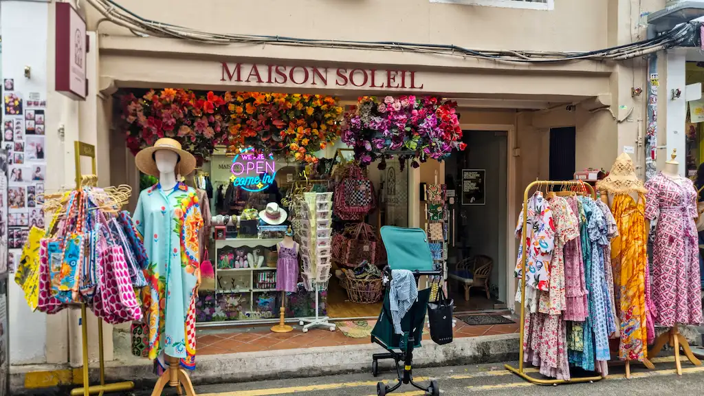 Doing shopping around Haji Lane in Singapore - Where to go shopping in Singapore