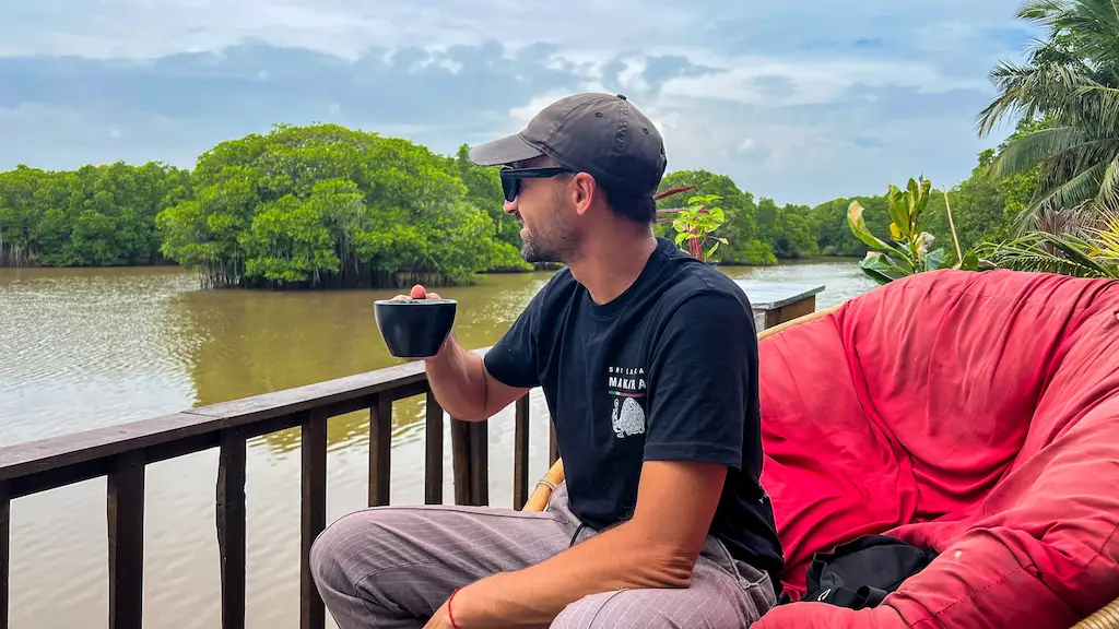 River view cafe in Hiriketita Toti enjoying a coffee with a view in Hiriketiya by the lake