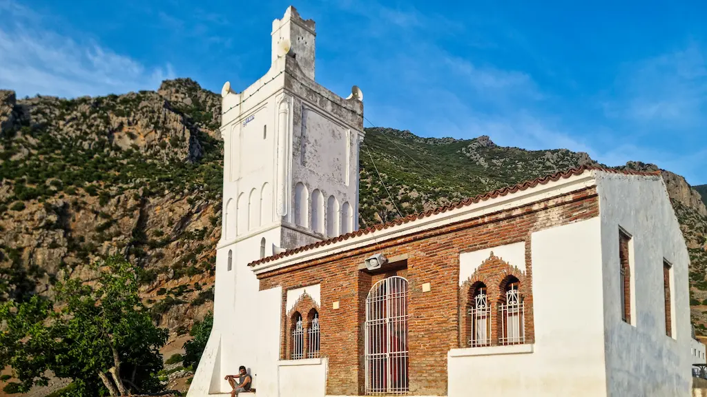 The white Spanish Mosque View - Chefchouen Spanish Mosque Hike