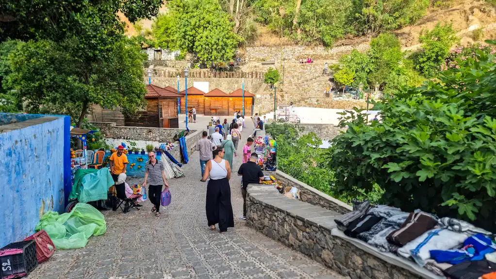 Shopping around Chefchouen 