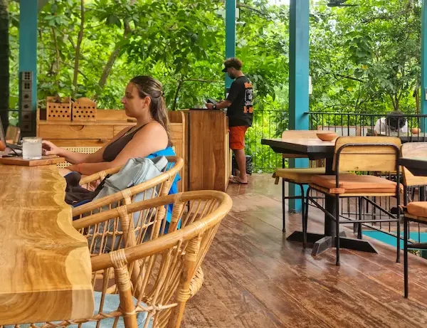 Digital nomads in Hiriketiya - Ale working from Dots Bay