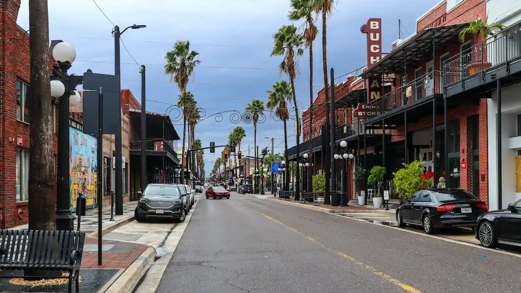 Ybor city road - Roaming around the neighbourhood