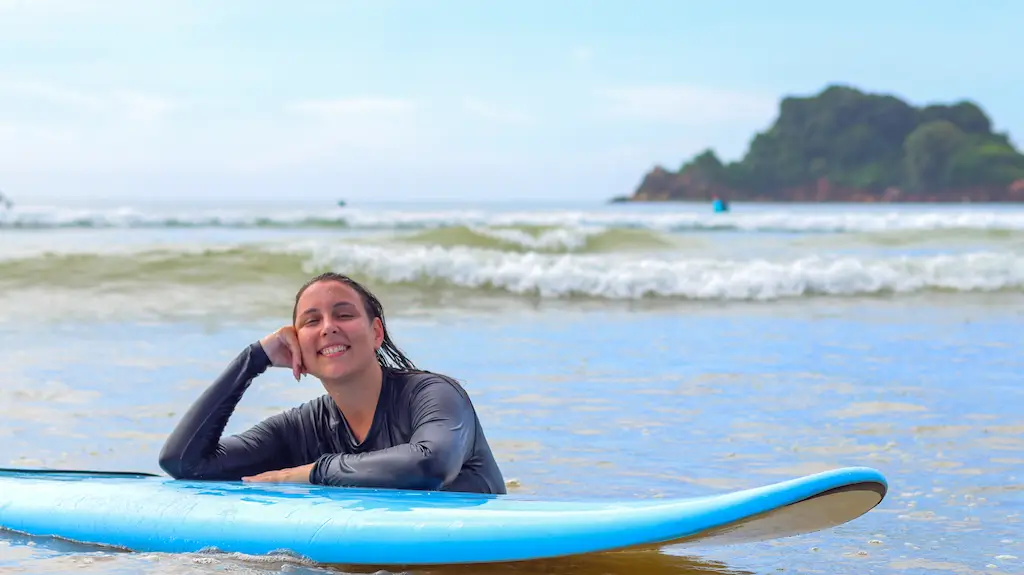 Ale relaxing in between one surf lesson and another